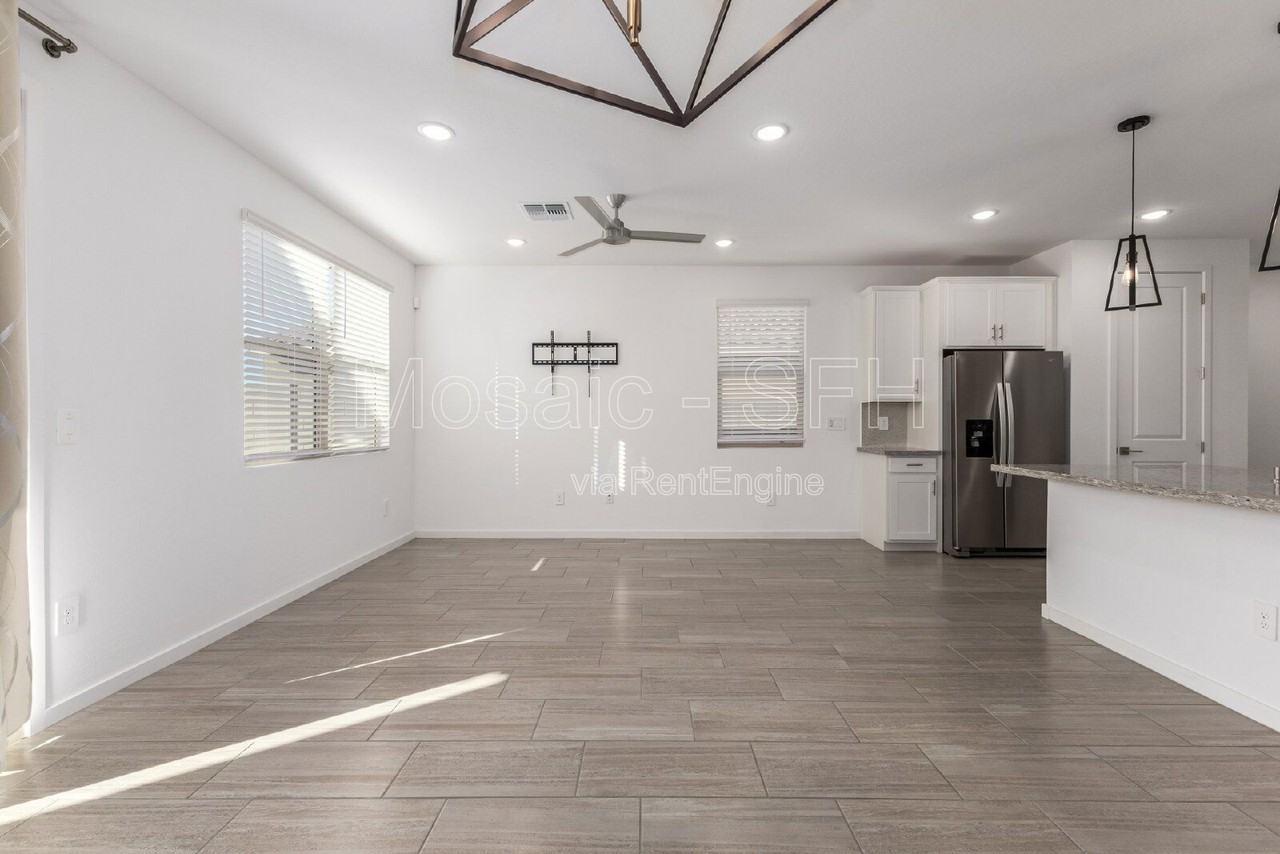 35394 N Perennial St - Photo 7 of 32