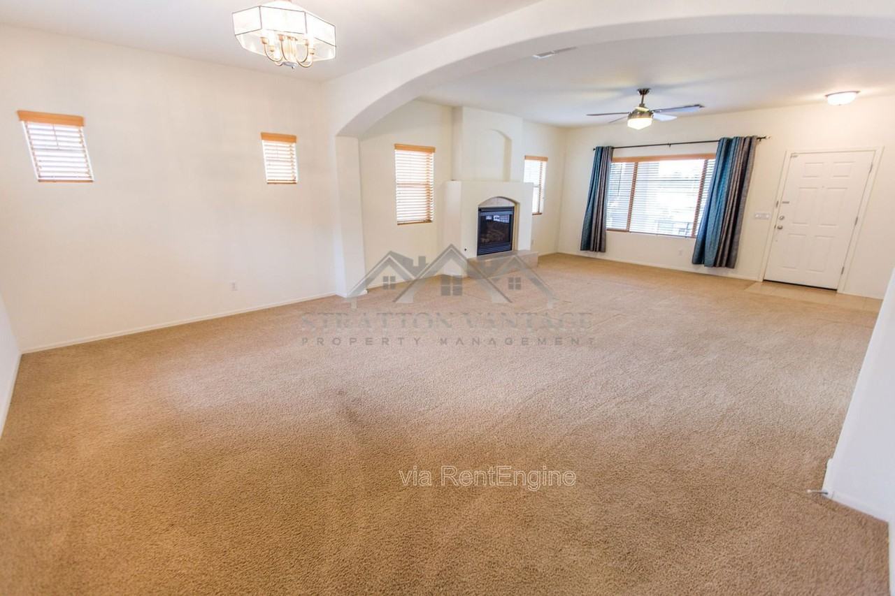 945 E Blue Spruce Ln - Photo 7 of 28