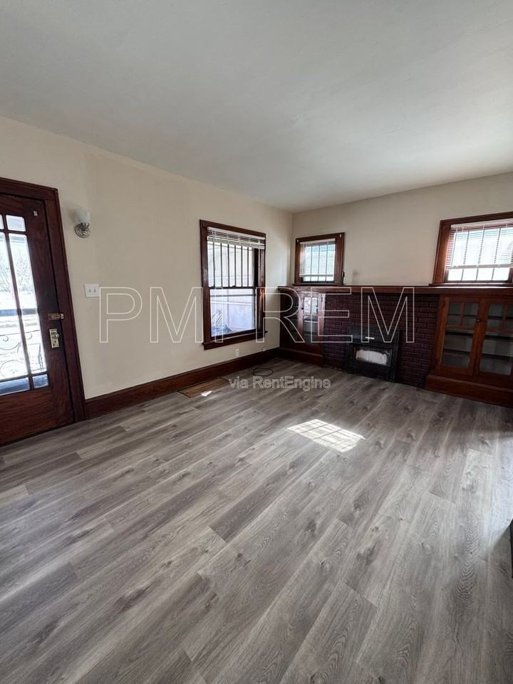 1023 Harrison Ave Sw - Photo 3 of 28