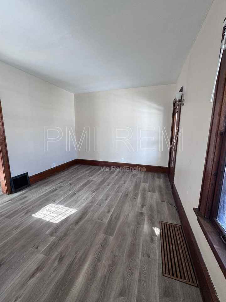 1023 Harrison Ave Sw - Photo 5 of 28