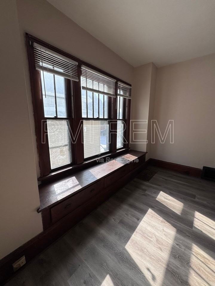 1023 Harrison Ave Sw - Photo 7 of 28