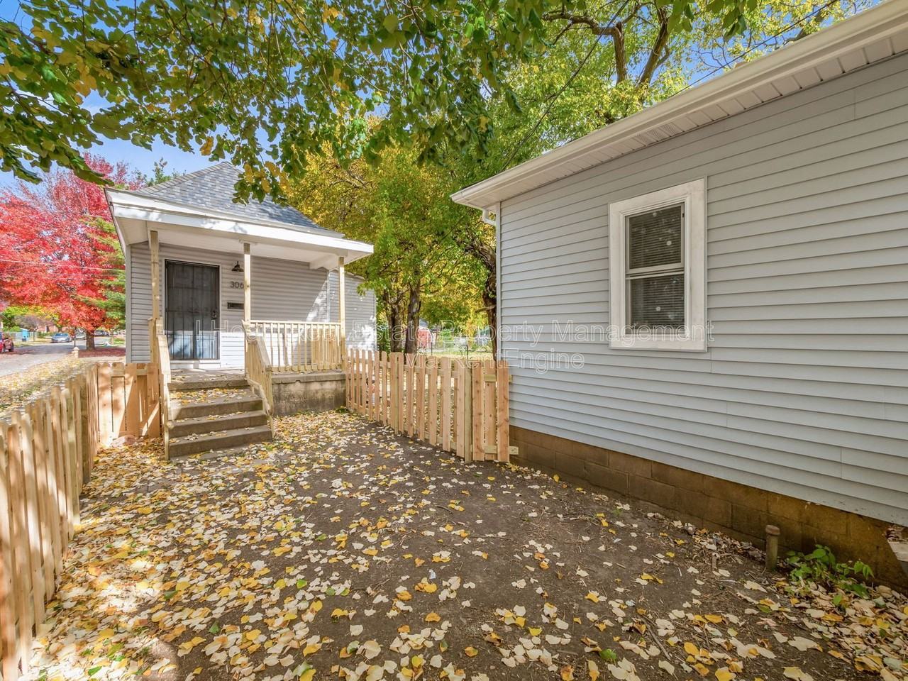 306 Martin Ave - Photo 3 of 15