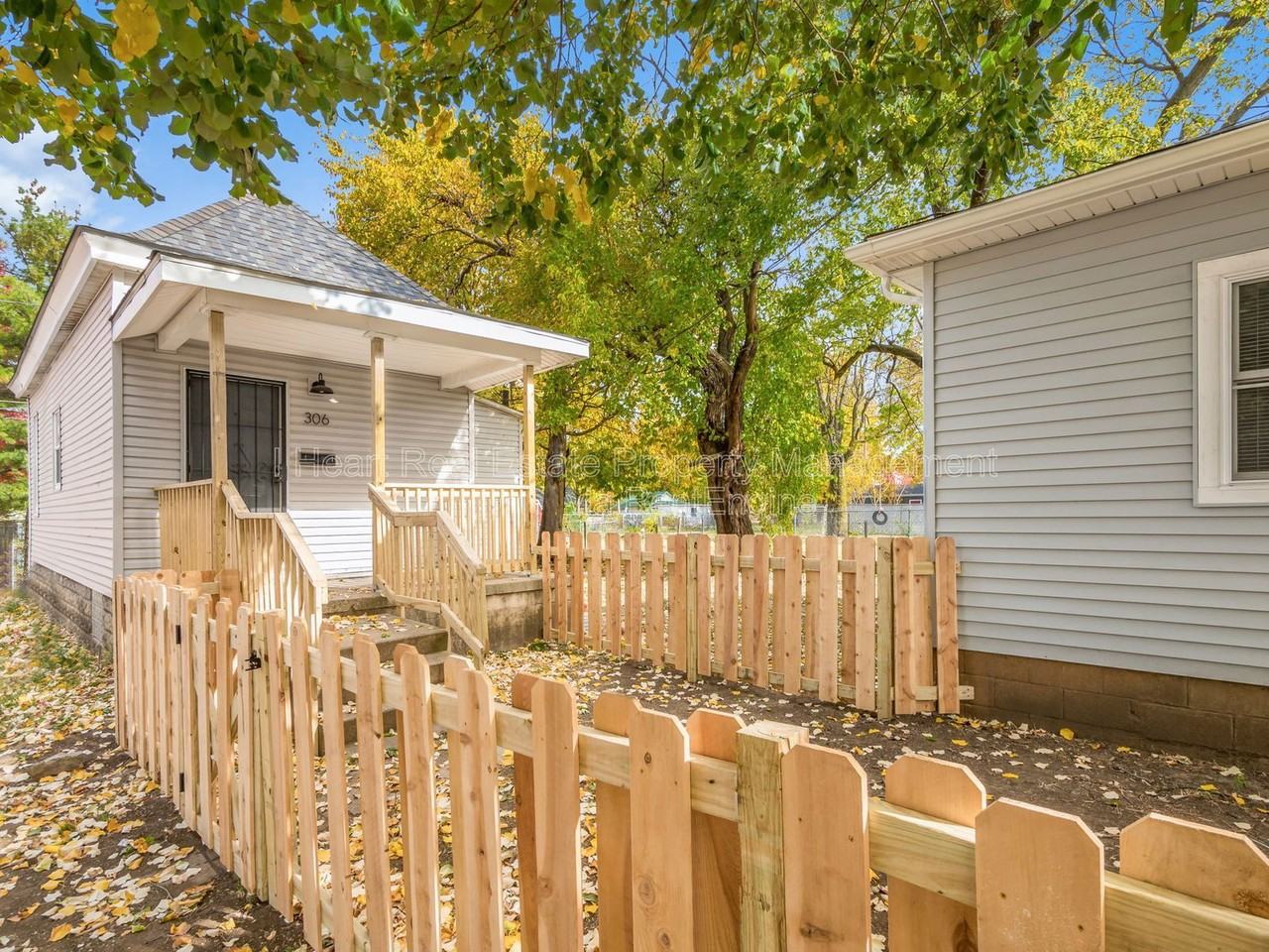 306 Martin Ave - Photo 5 of 15