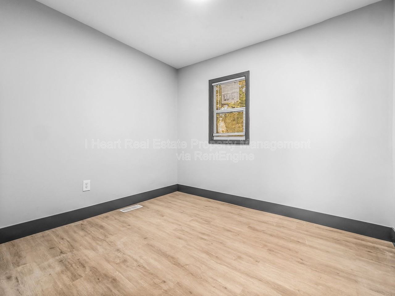 306 Martin Ave - Photo 6 of 15