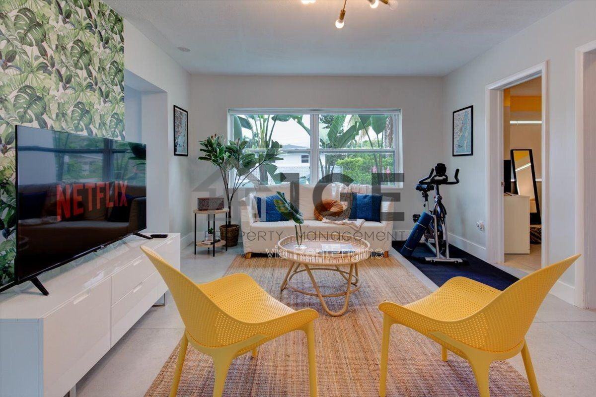 968 Ne 80th St #A - Photo 4 of 18