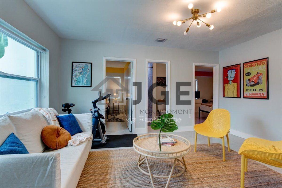 968 Ne 80th St #A - Photo 5 of 18