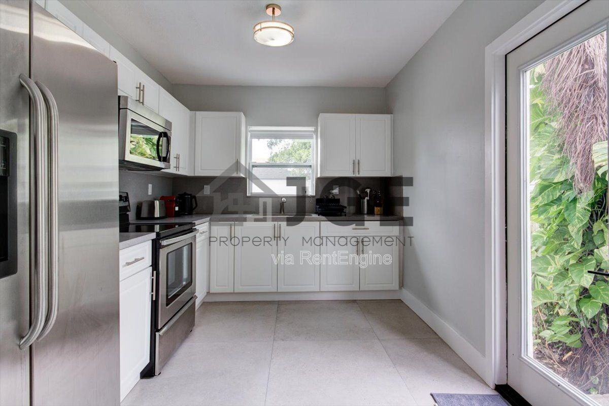 968 Ne 80th St #A - Photo 7 of 18