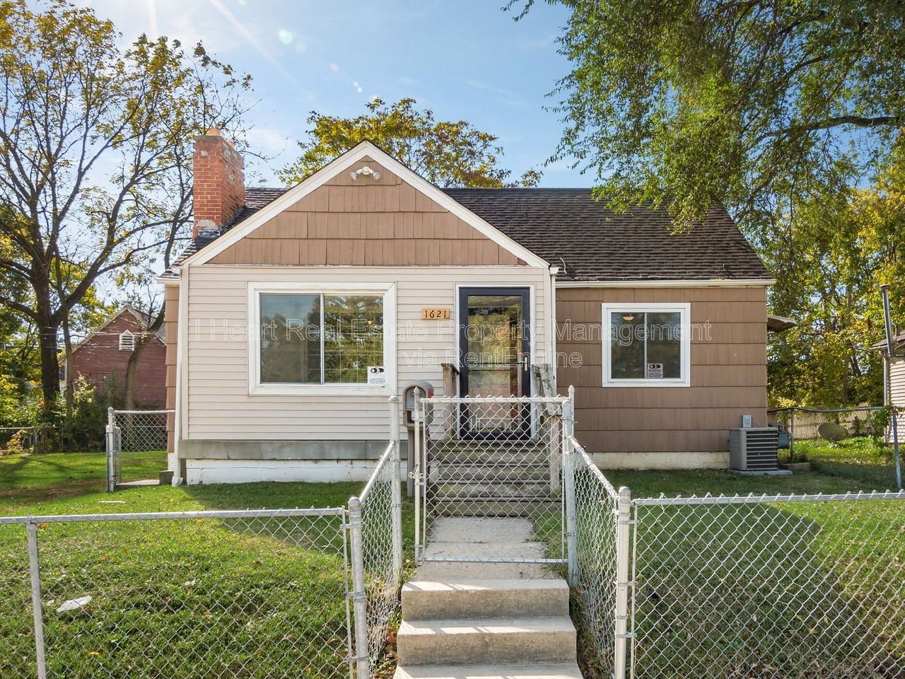 1621 Sullivant Ave - Photo 4 of 50