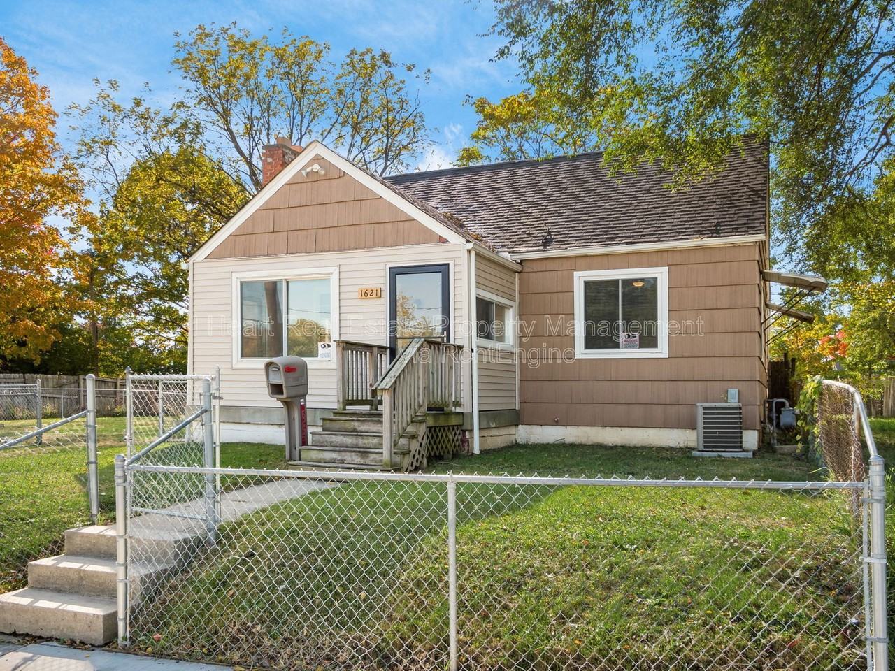 1621 Sullivant Ave - Photo 5 of 50