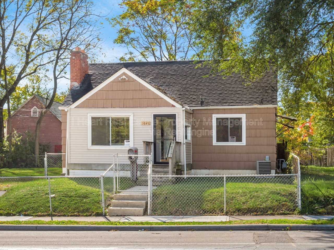1621 Sullivant Ave - Photo 6 of 50