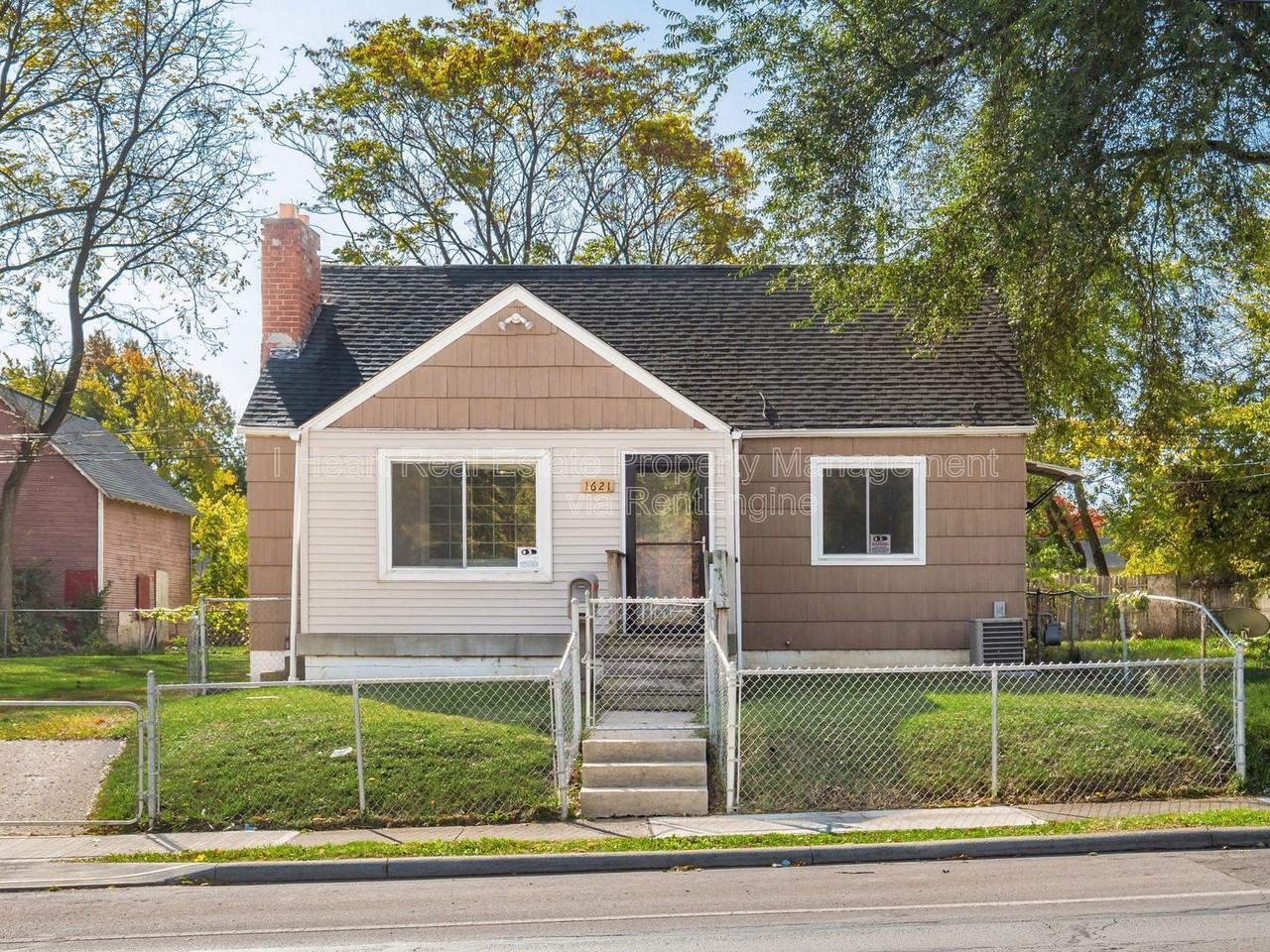 1621 Sullivant Ave - Photo 7 of 50