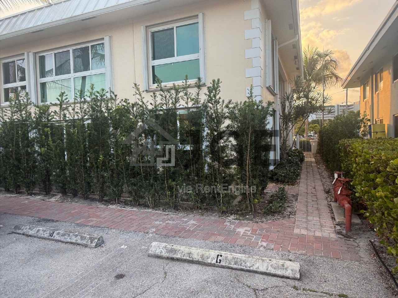 861 Se 22nd Ave #4 - Photo 2 of 27