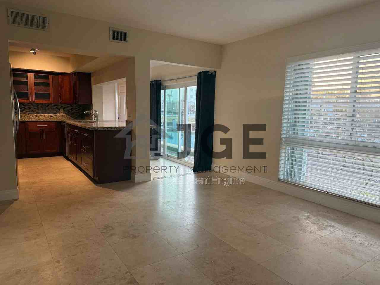 861 Se 22nd Ave #4 - Photo 6 of 27