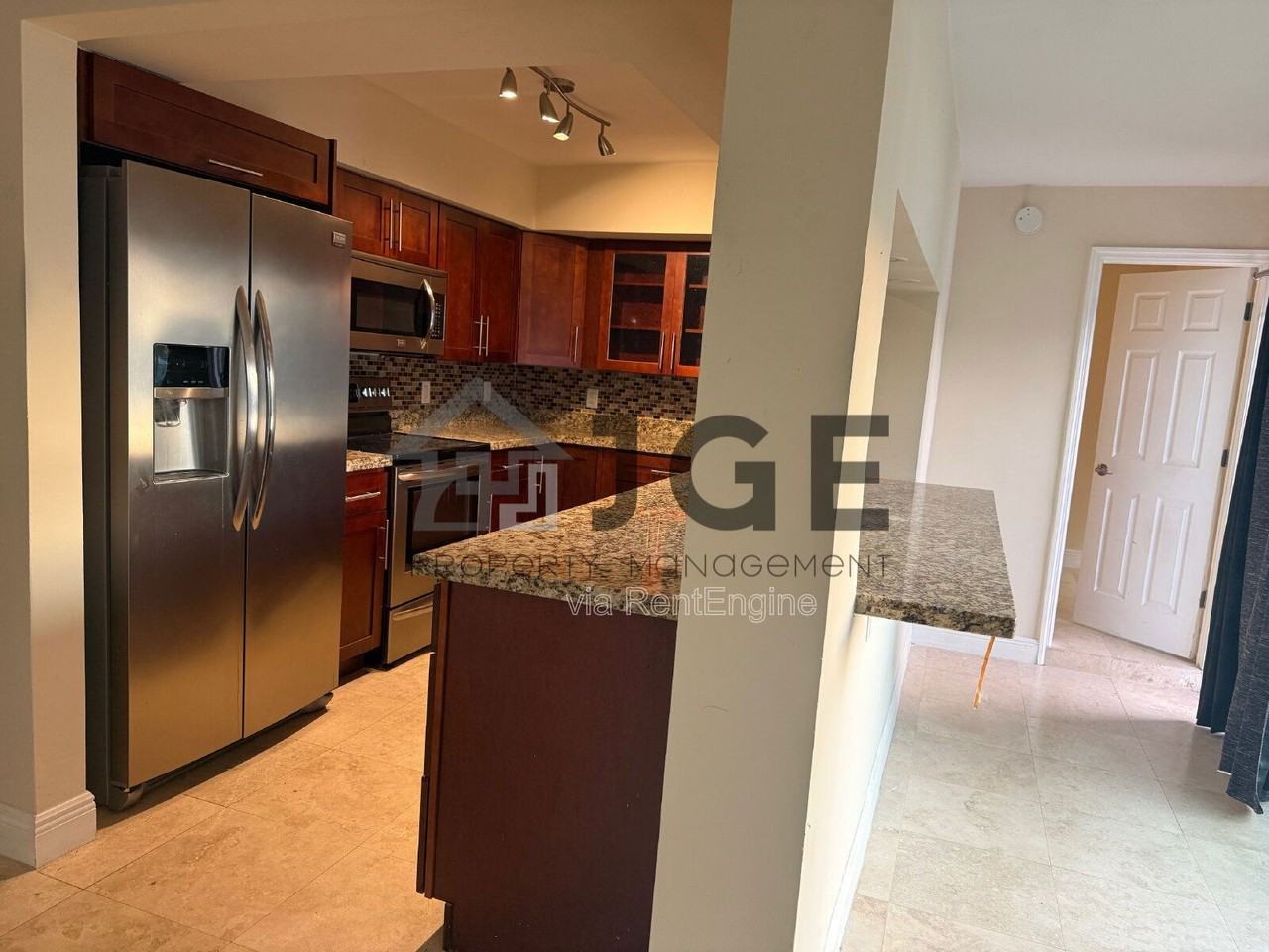 861 Se 22nd Ave #4 - Photo 7 of 27