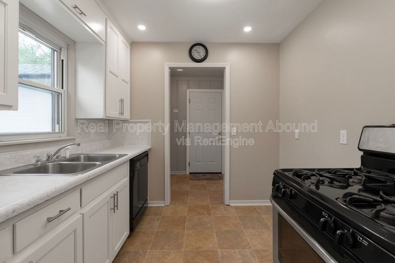 314 N Birch St - Photo 5 of 22