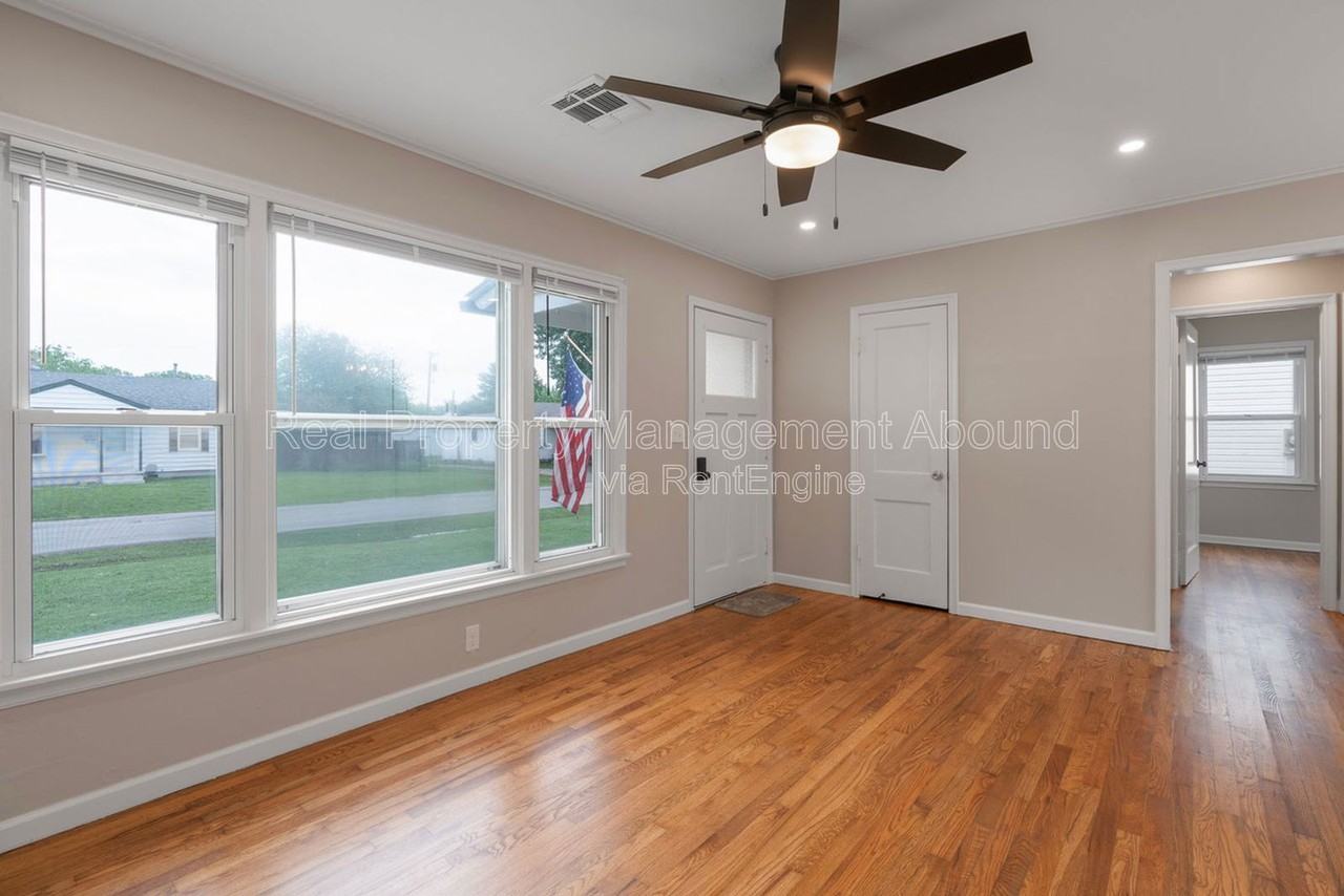 314 N Birch St - Photo 7 of 22