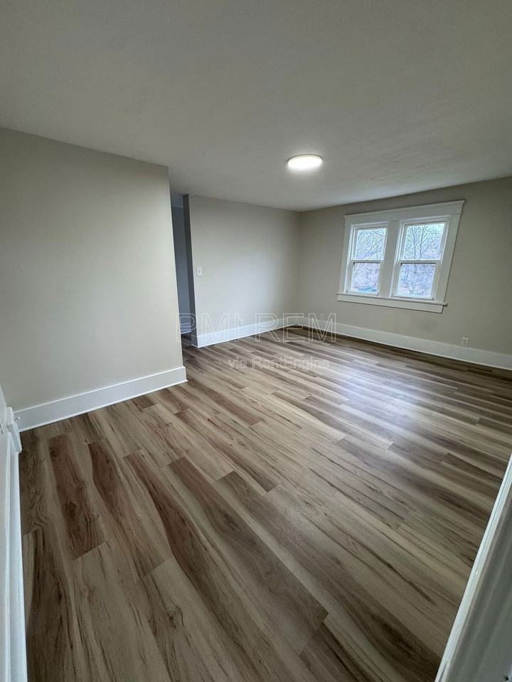 470 Sumner St #F - Photo 3 of 10