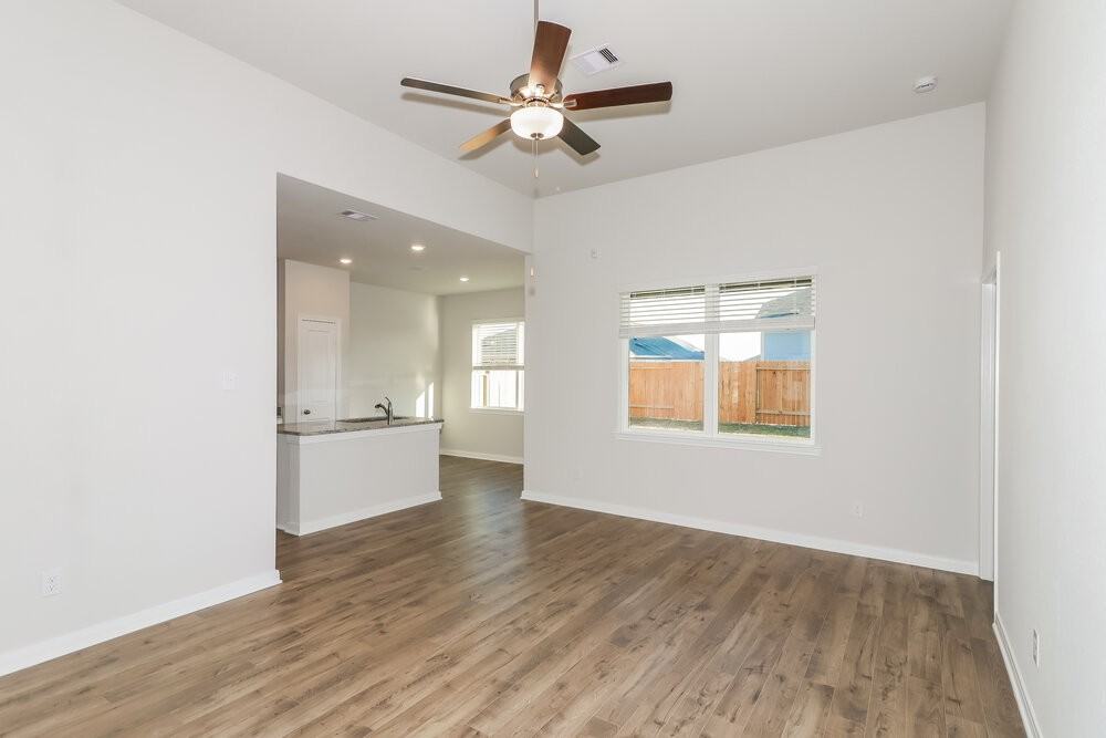 424 Mustang Trot Dr - Photo 3 of 16