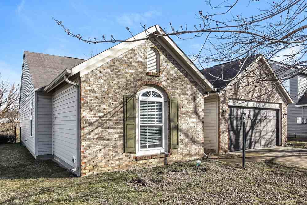 11136 Autumn Creek Ct - Photo 3 of 16