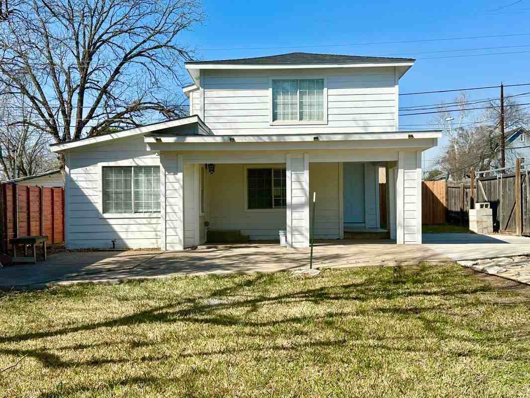 3024 E 12th St - Photo 3 of 31