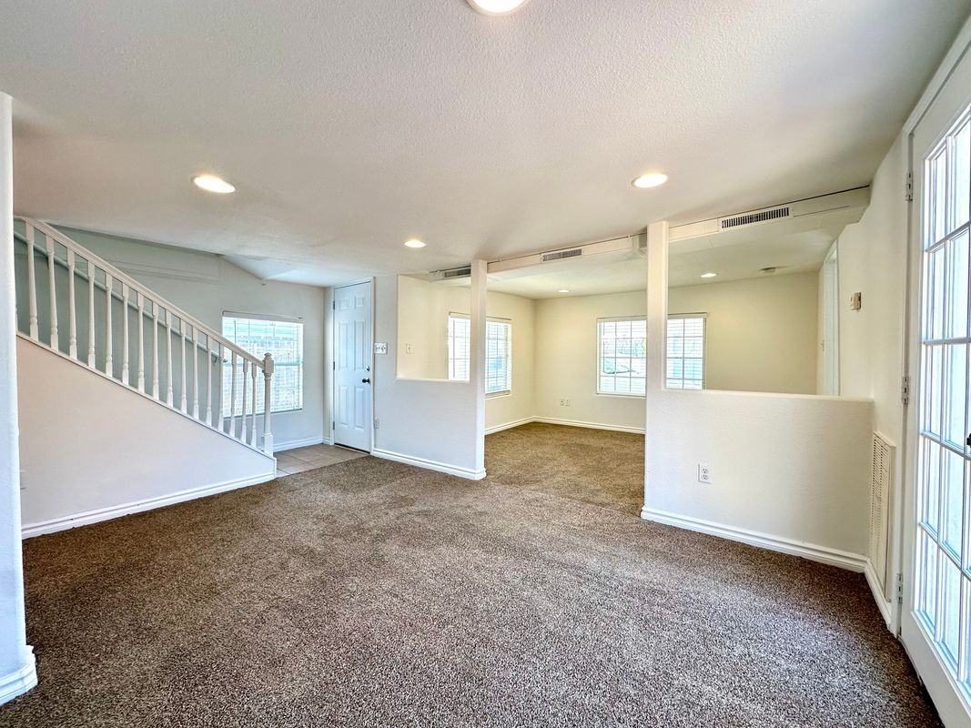 3024 E 12th St - Photo 7 of 31