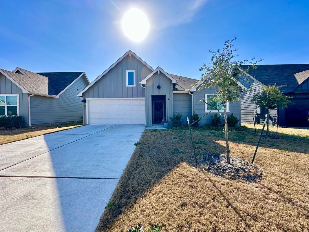 331 N Richland Dr - Photo 2 of 17