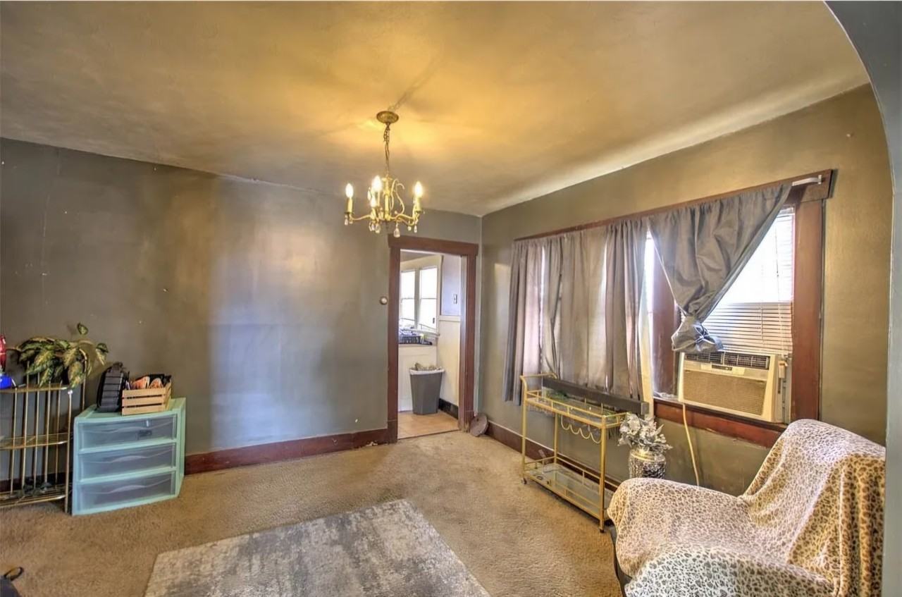 780 W Cushing St - Photo 3 of 5