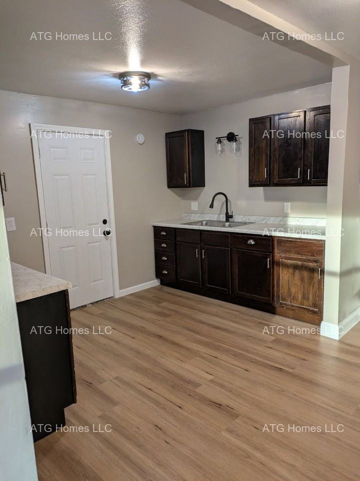 1006 N Carver St #A - Photo 4 of 9