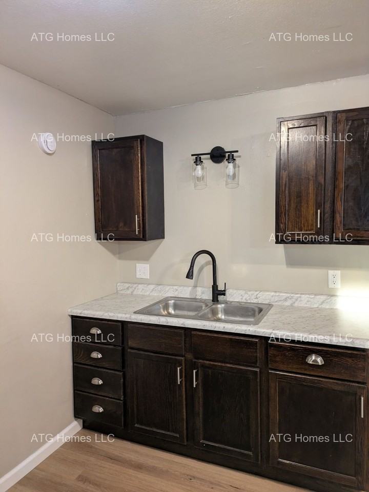 1006 N Carver St #A - Photo 7 of 9