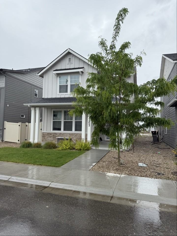 353 S Calf Creek Ave - Photo 3 of 14