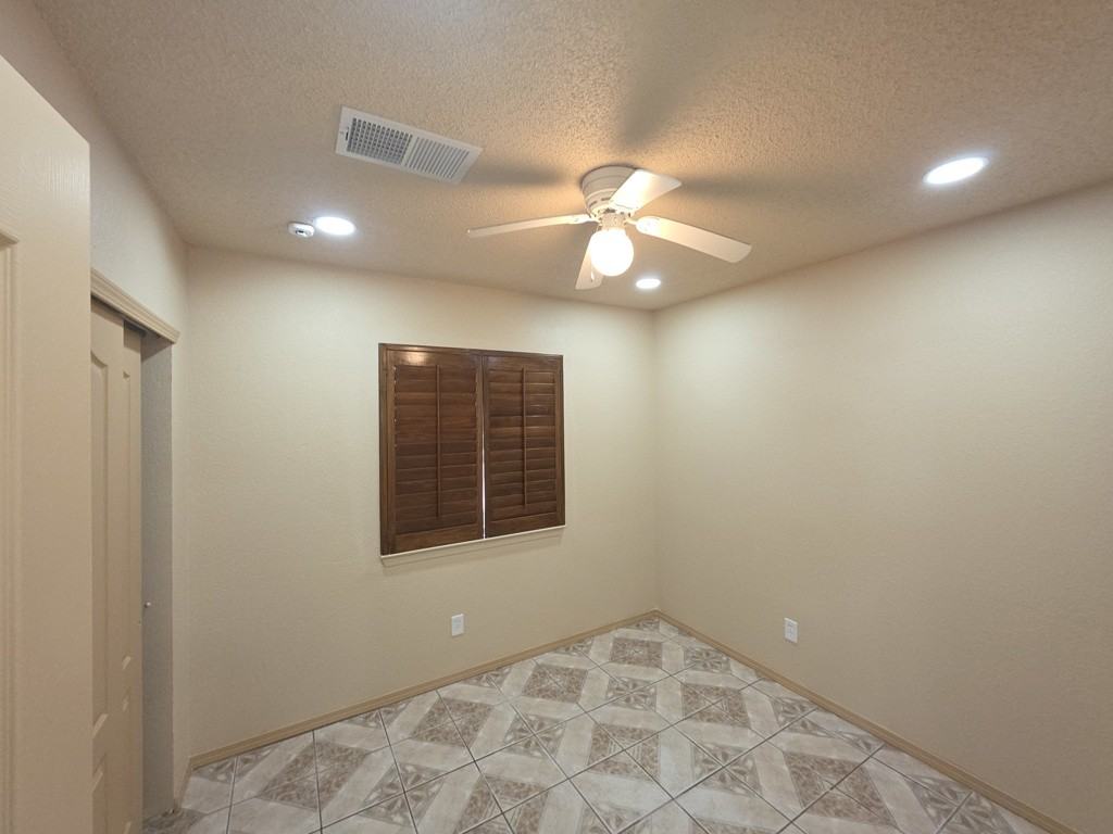 12205 Amstater Cir - Photo 3 of 23
