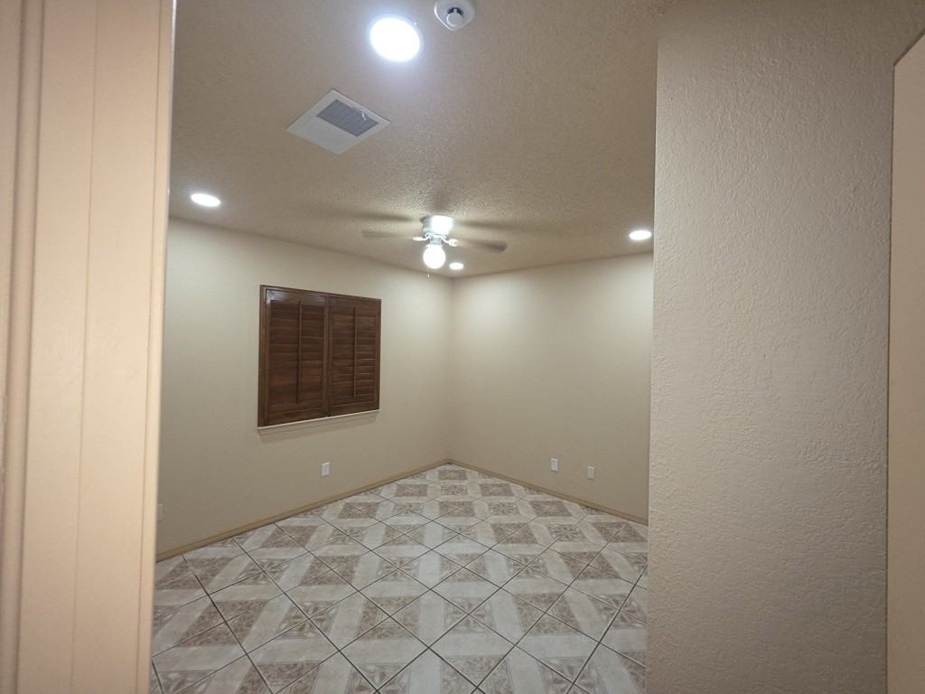 12205 Amstater Cir - Photo 4 of 23