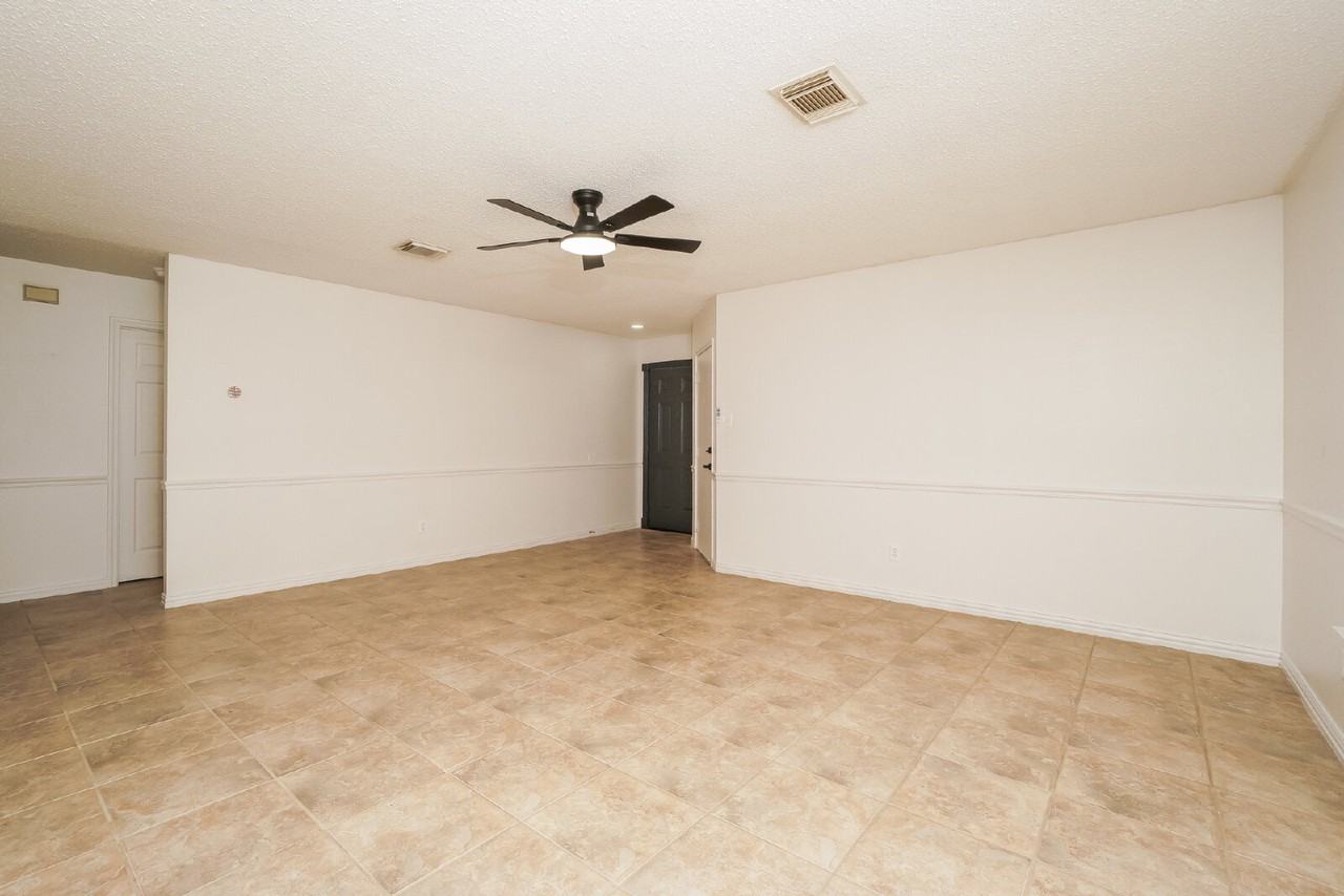 5146 Erickson Blf - Photo 4 of 25