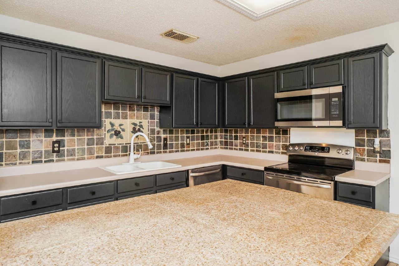 5146 Erickson Blf - Photo 6 of 25