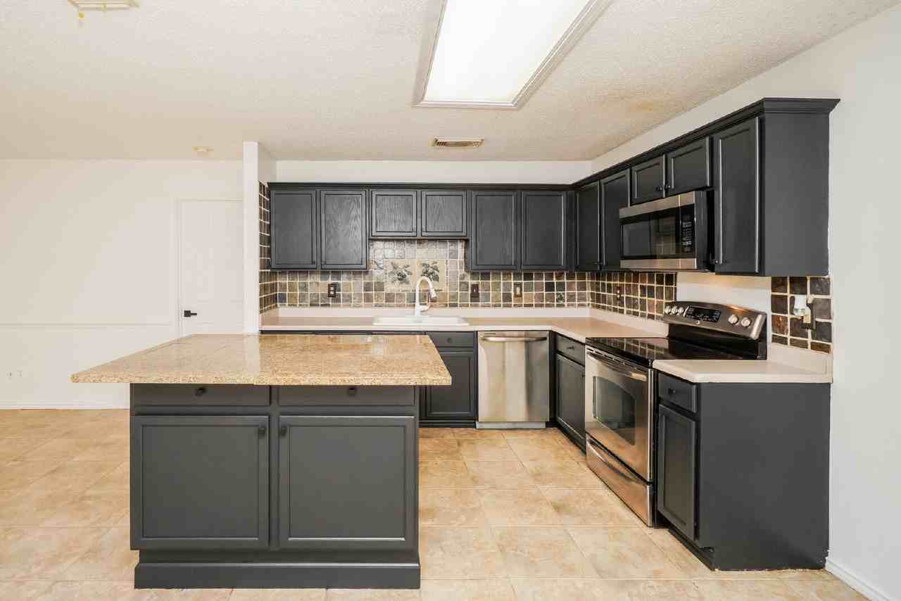 5146 Erickson Blf - Photo 7 of 25