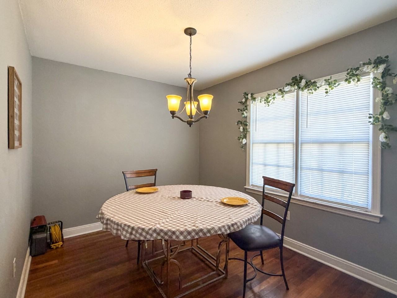 2705 30th St - Photo 4 of 9