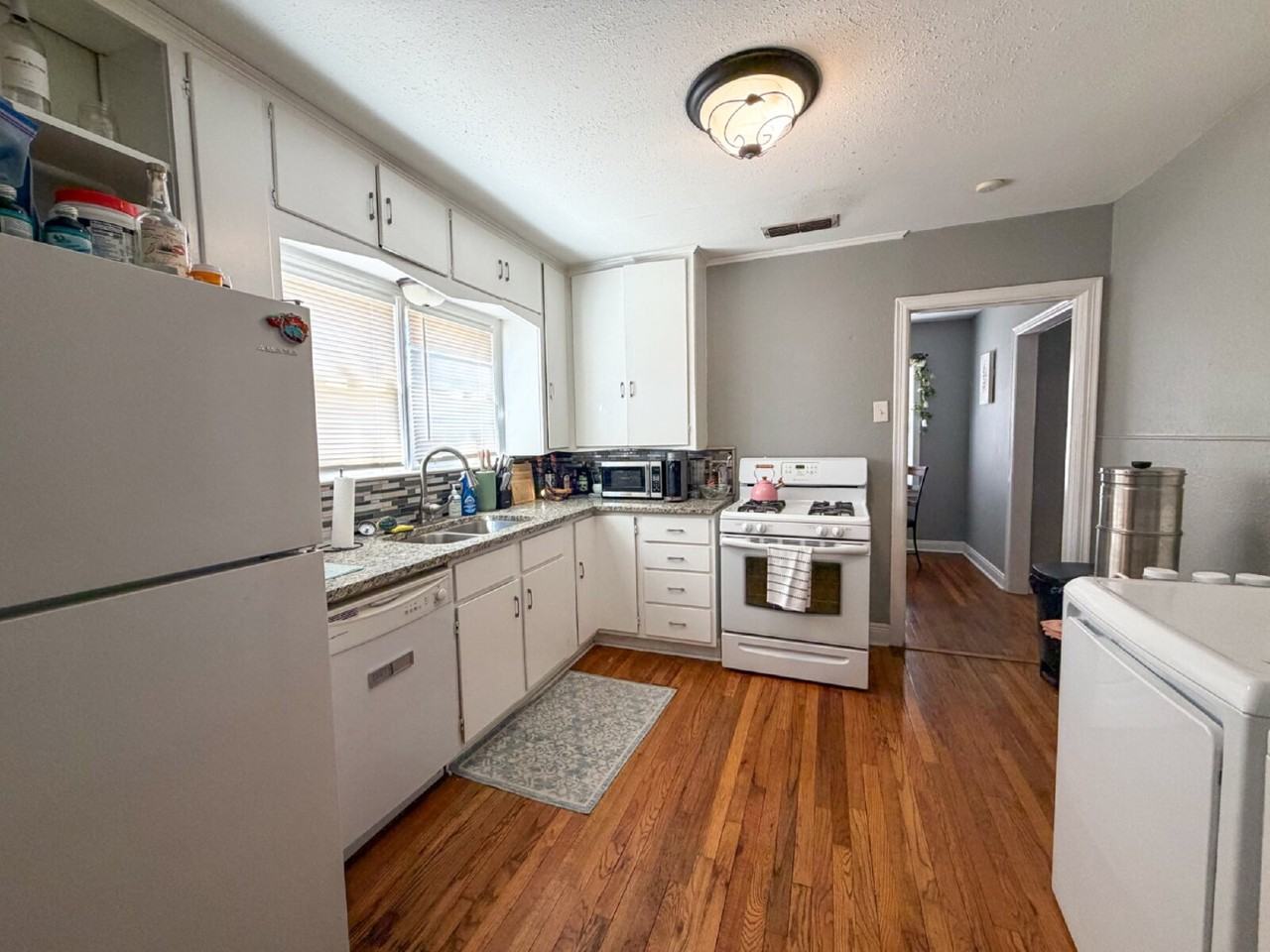 2705 30th St - Photo 5 of 9