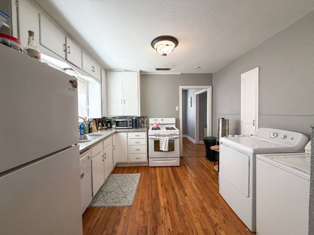 2705 30th St - Photo 6 of 9