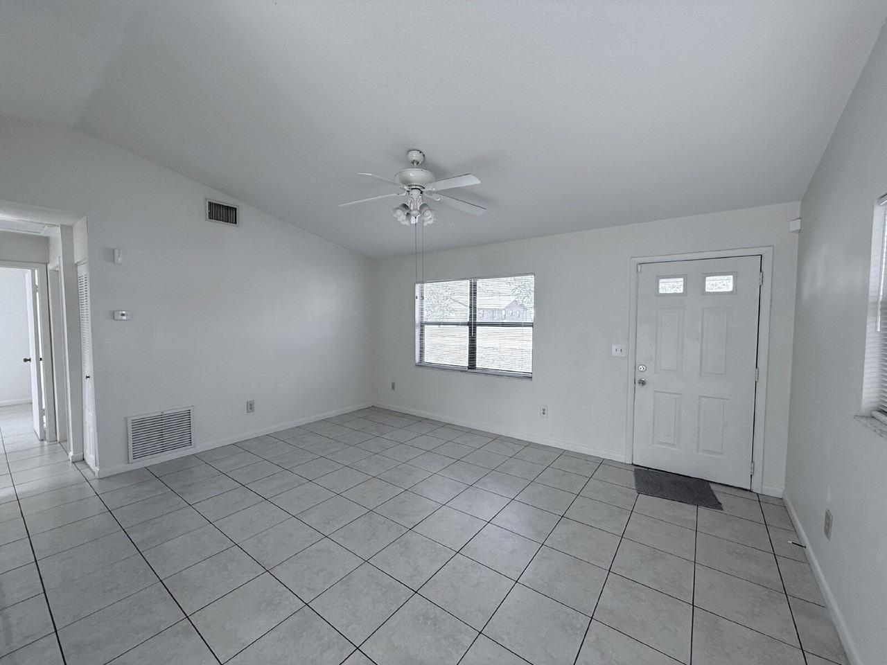 618 Lemans Dr - Photo 4 of 15