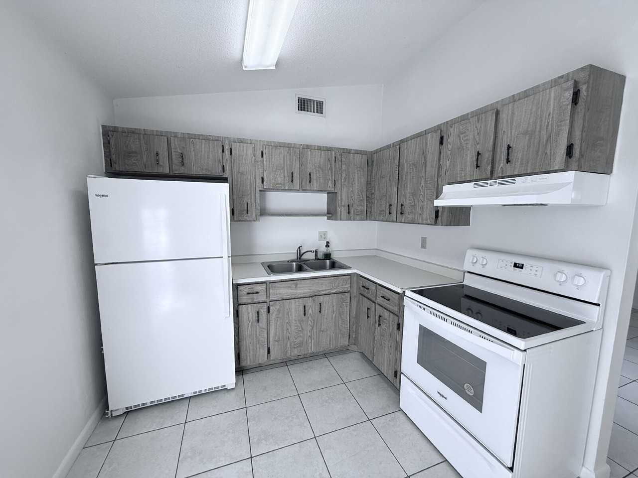 618 Lemans Dr - Photo 6 of 15