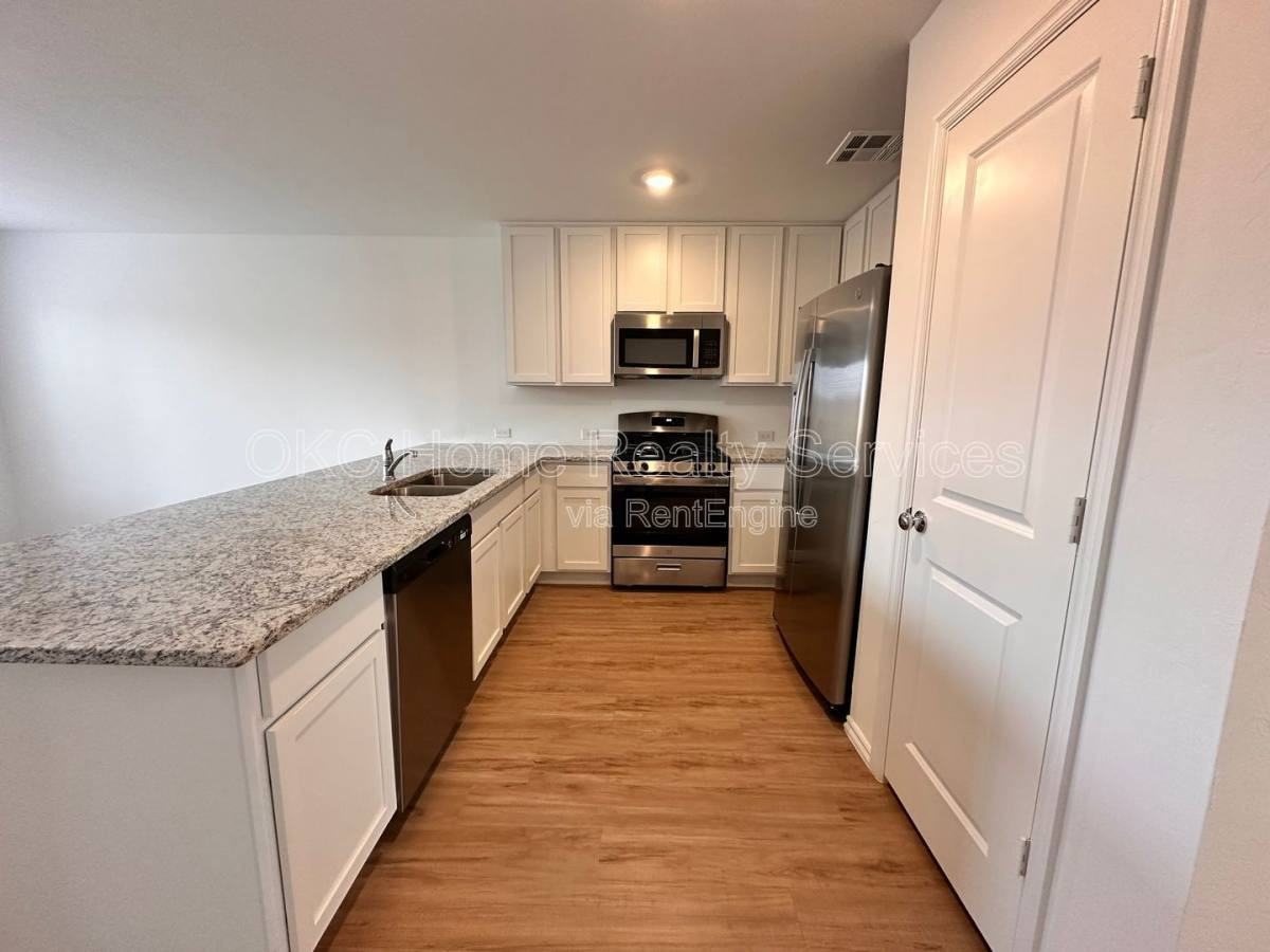 3307 Nw 148th St - Photo 5 of 10