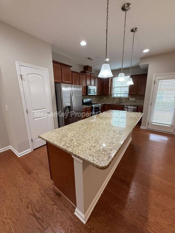 9312 Lennox Laurel Cir - Photo 2 of 10