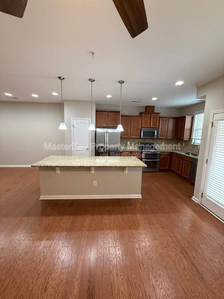 9312 Lennox Laurel Cir - Photo 3 of 10