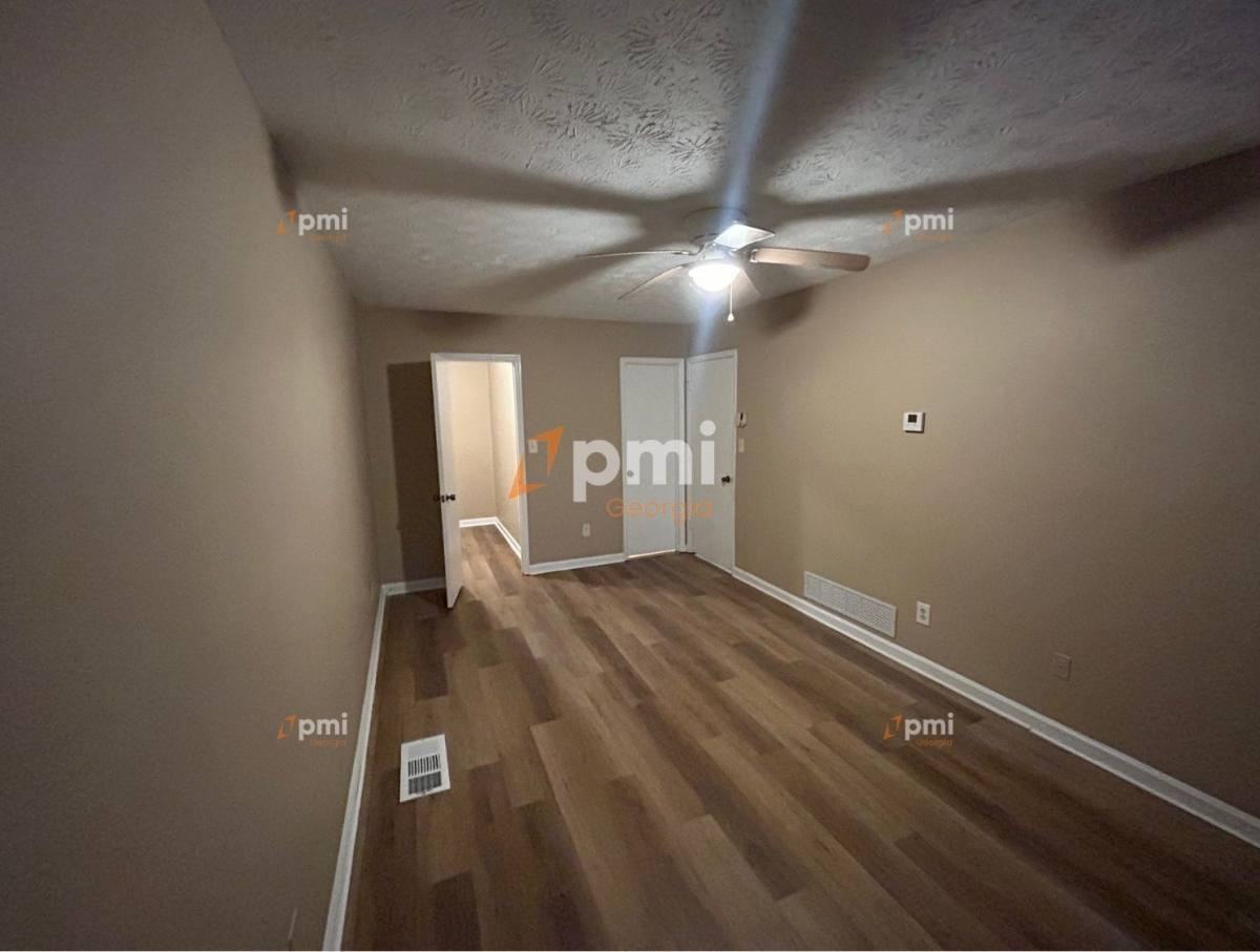 5867 Sheldon Ct #C - Photo 4 of 9