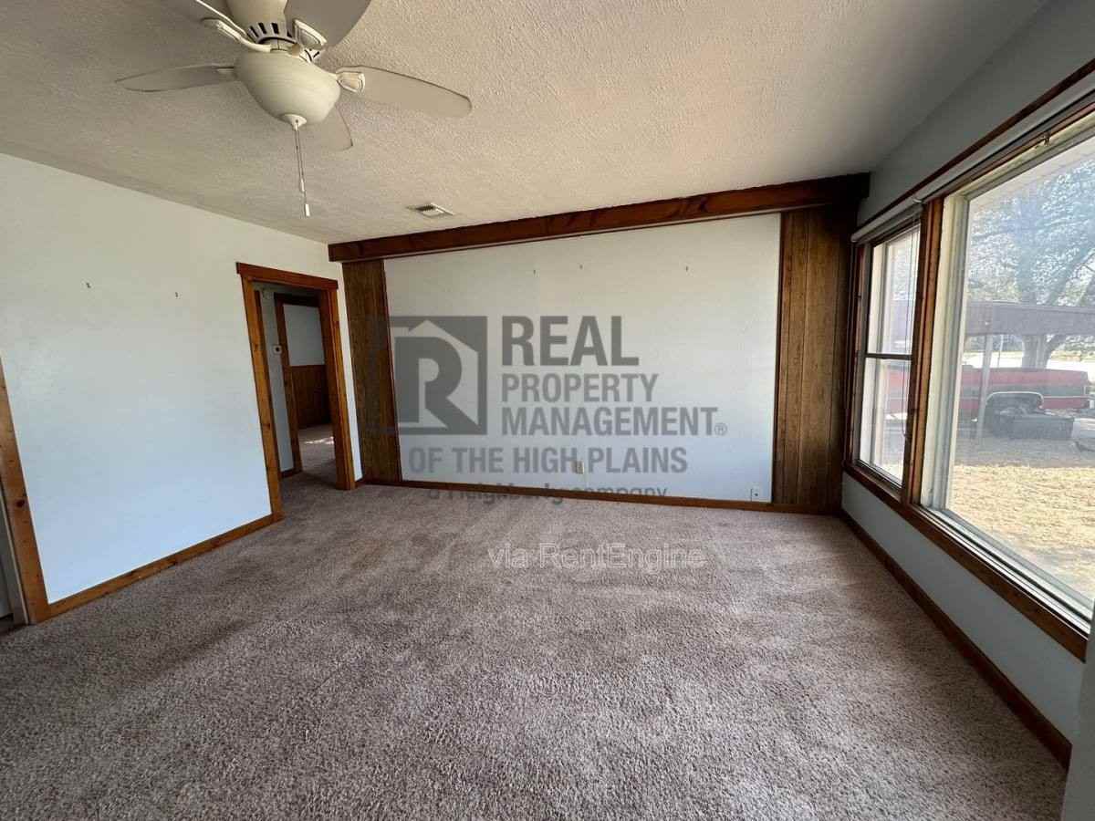 1502 Franklin Ave - Photo 3 of 10