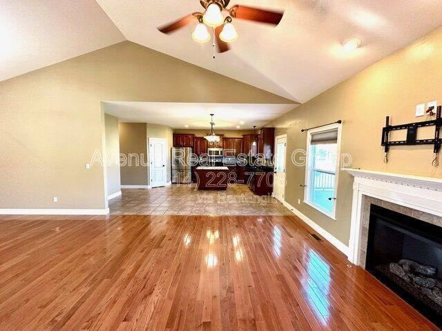 304 Dalton Ct - Photo 2 of 10