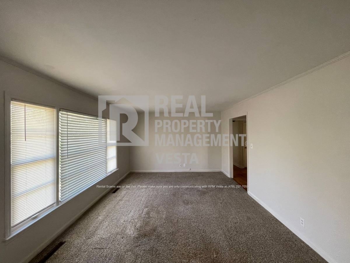 796 Lee Rd - Photo 2 of 10
