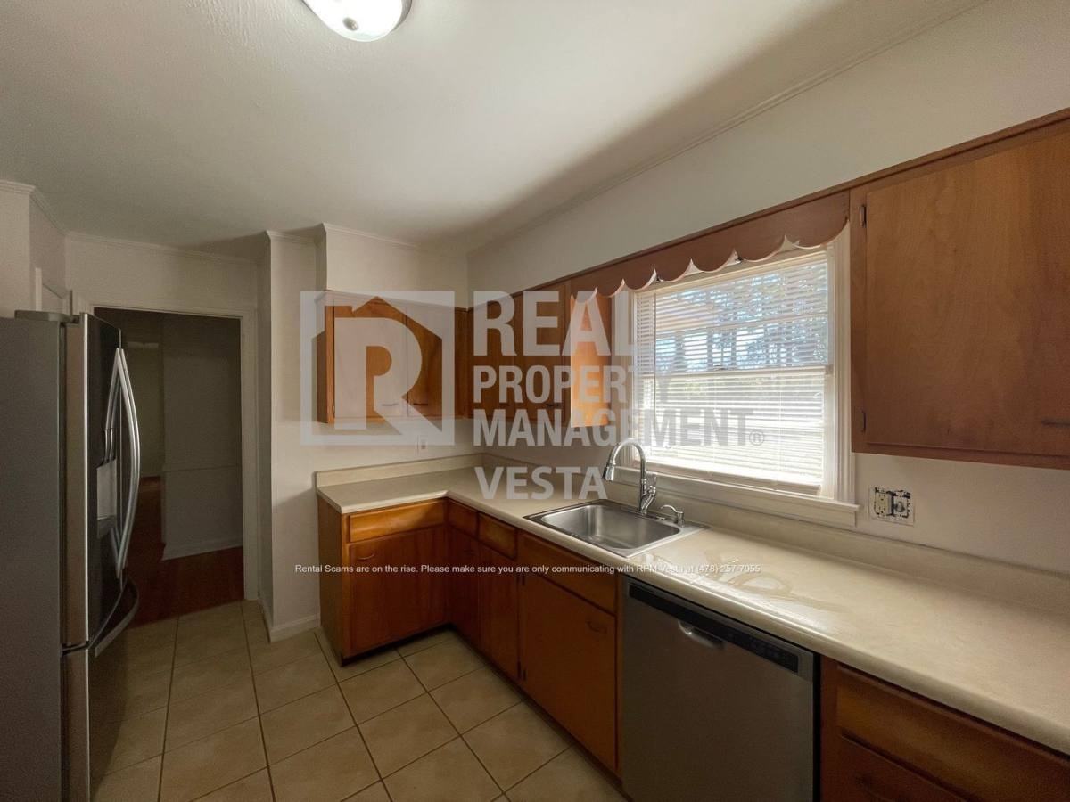 796 Lee Rd - Photo 3 of 10