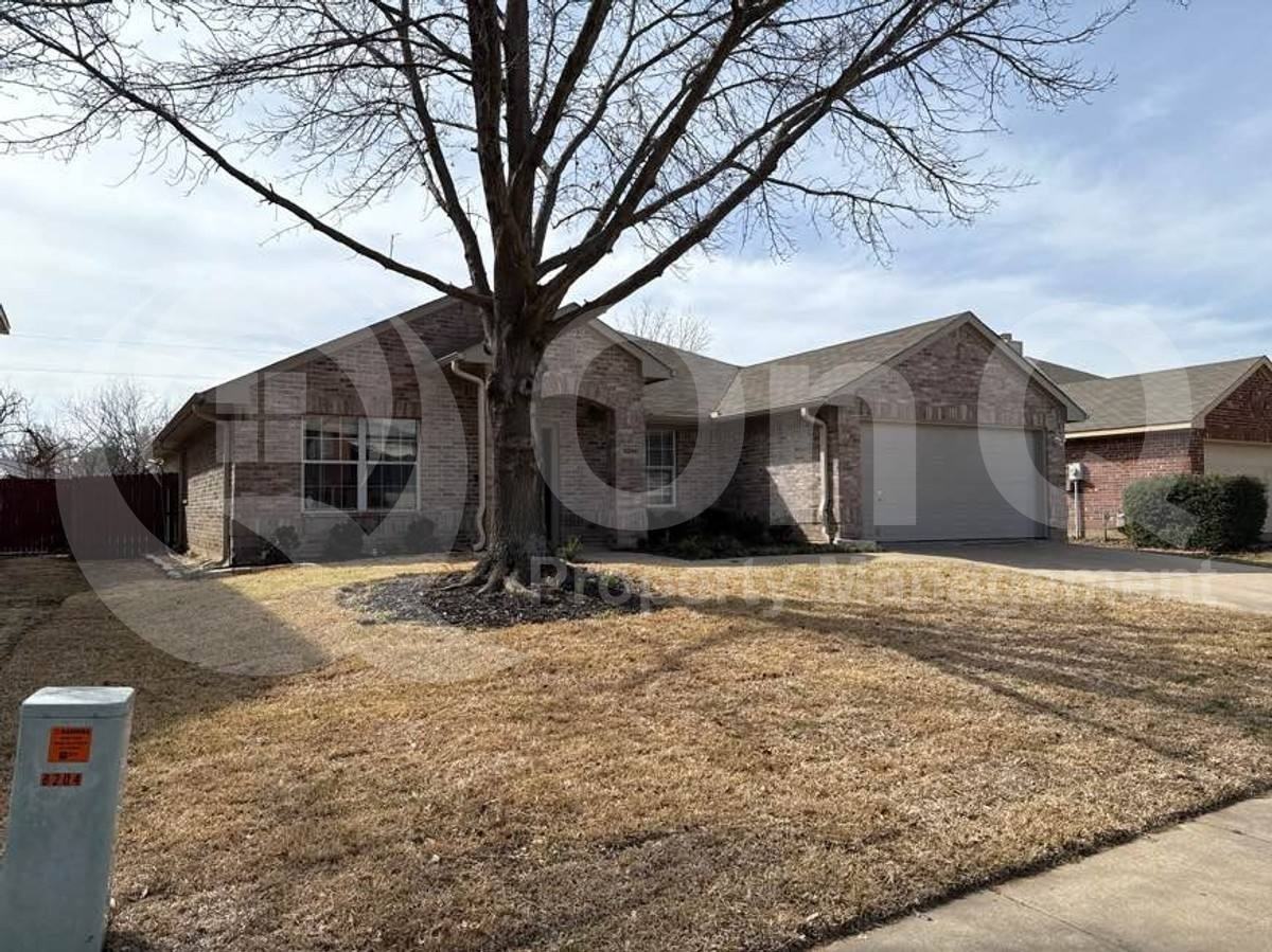 8204 Montecito Dr - Photo 2 of 10