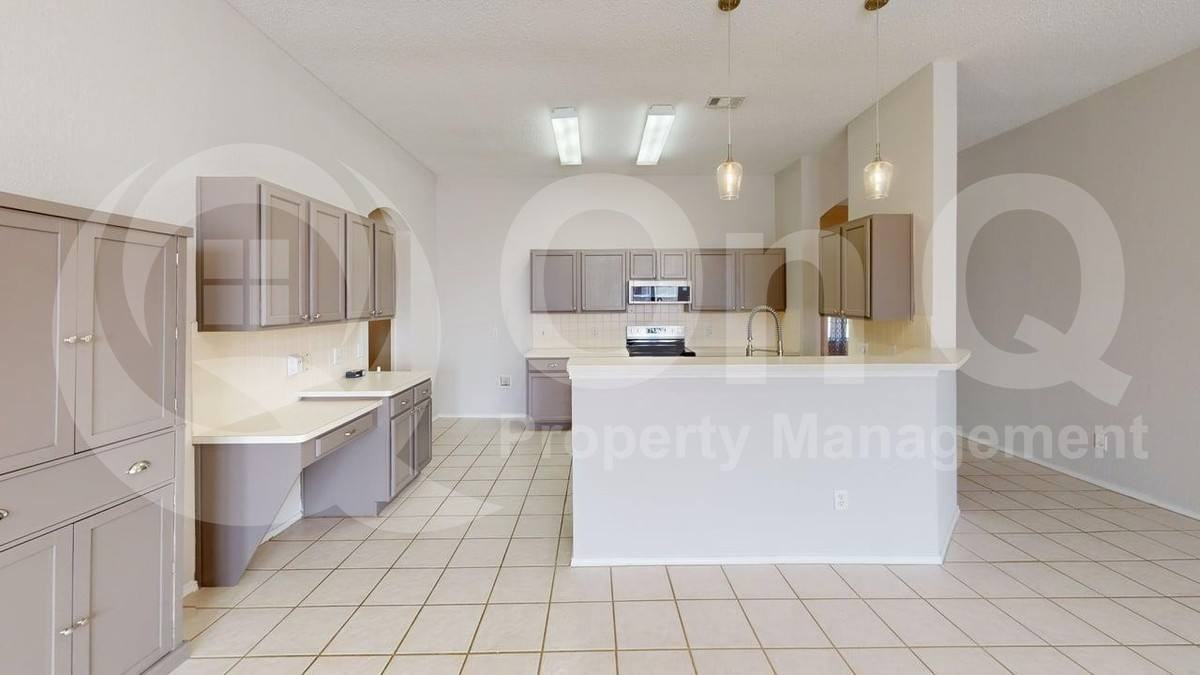 8204 Montecito Dr - Photo 3 of 10